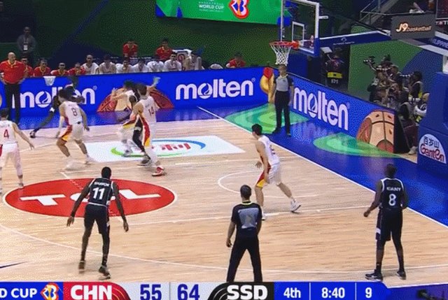 1693290079723020424.gif 防突破失位,弱侧底角三分.gif