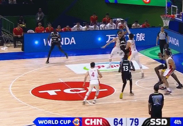 1693290435678050741.gif 赵继伟弃防.gif